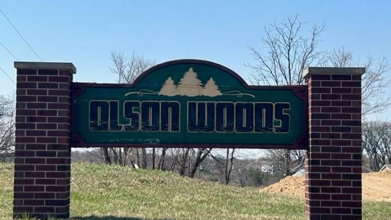 456 Live Oak Ln, Poplar Grove, IL 61065