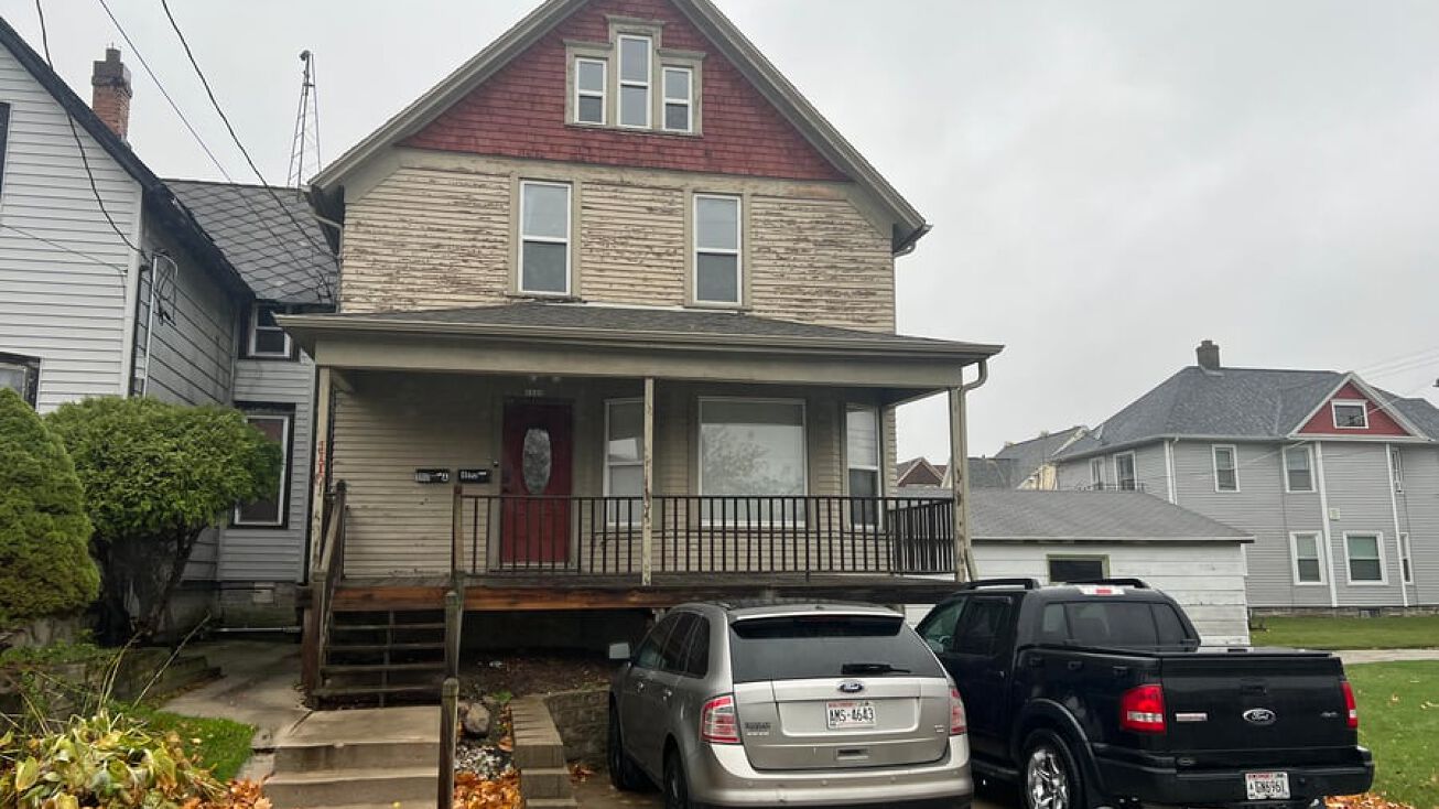 1110 S 12th St, Manitowoc, WI 54220