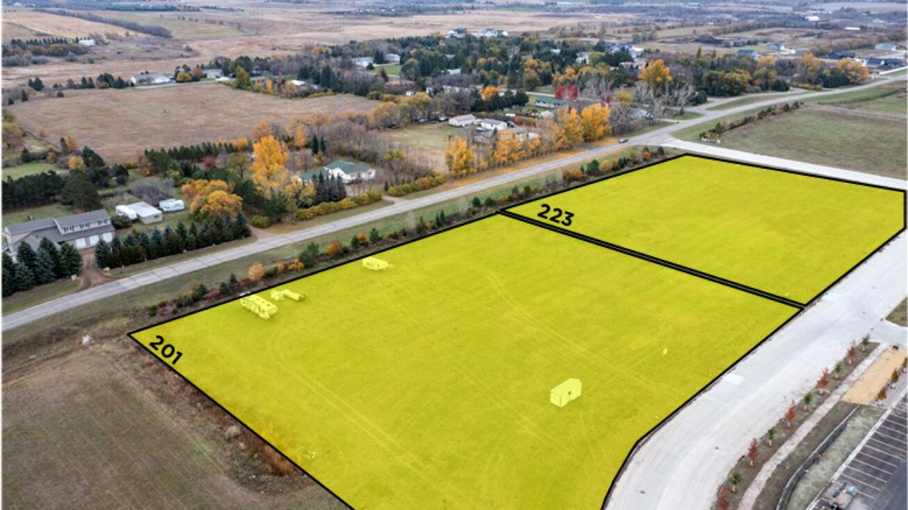 201 Transport Ln, Bismarck, ND 58501