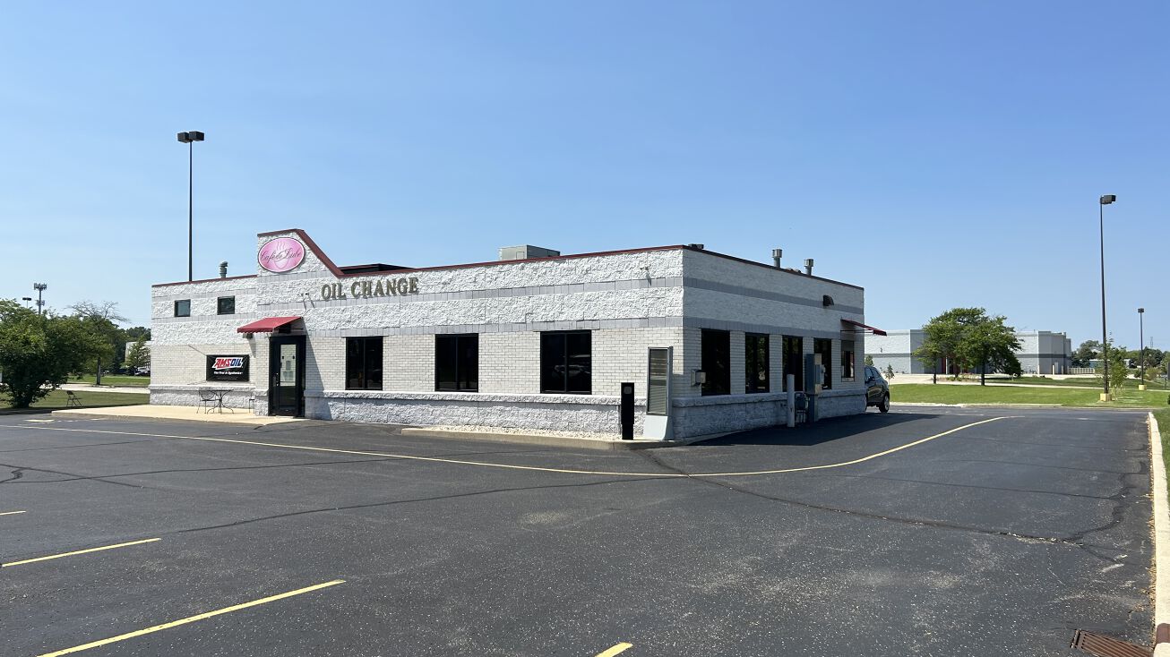 5200 52nd St, Kenosha, WI 53144