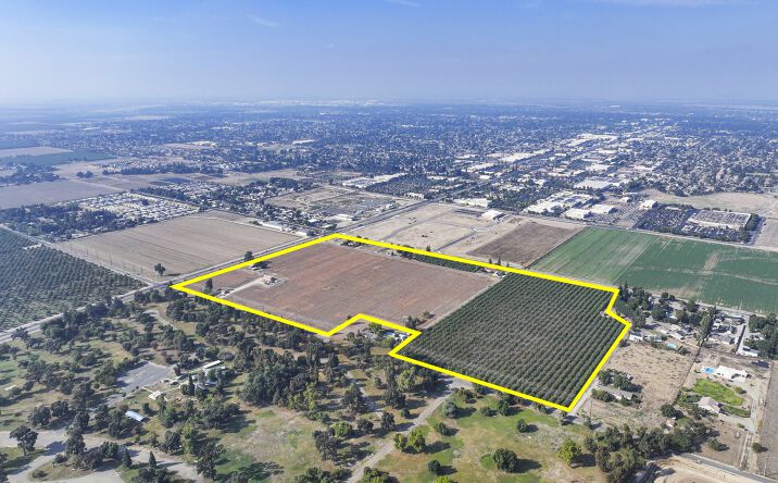 Pictures of Land property located at 27274 S Mooney Blvd, Visalia, CA 93277 for sales - image #1