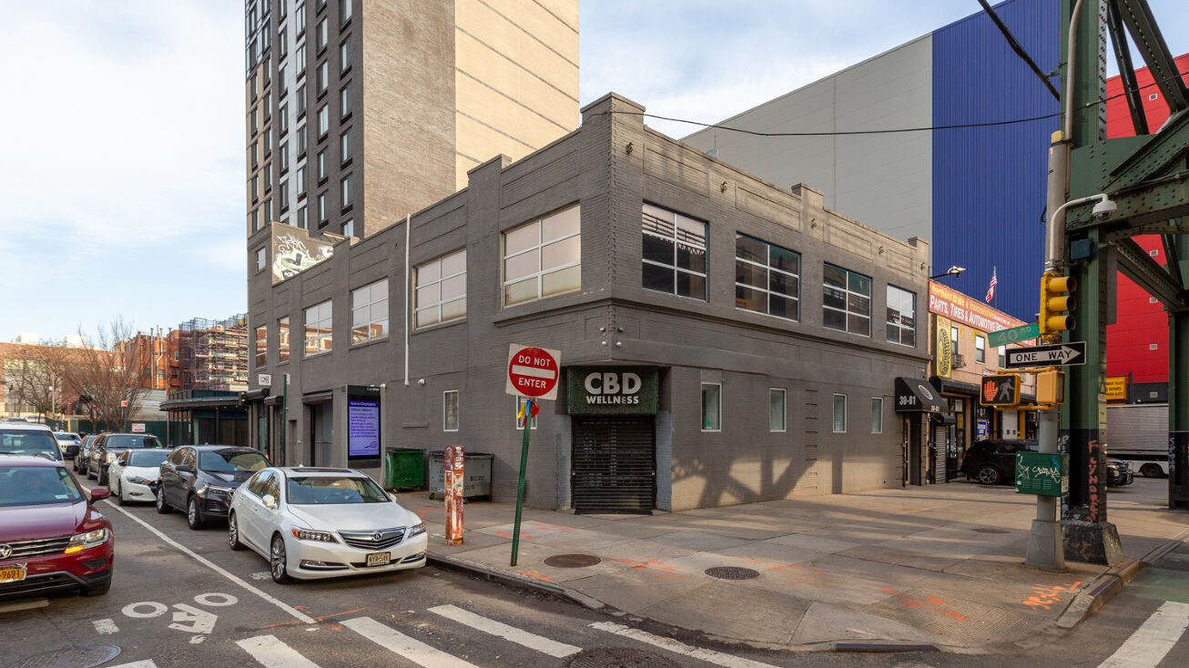 3001 Northern Blvd, Queens, NY 11101