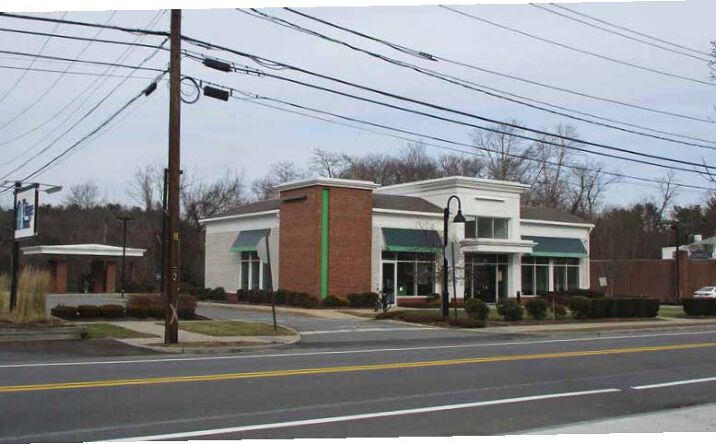 Pictures of Retail property located at 54 Boston Post Rd, Wayland, MA 01778 for sales - image #1