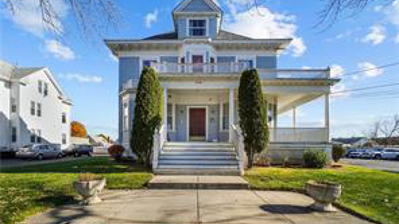 1536 Cranston St, Cranston, RI 02920