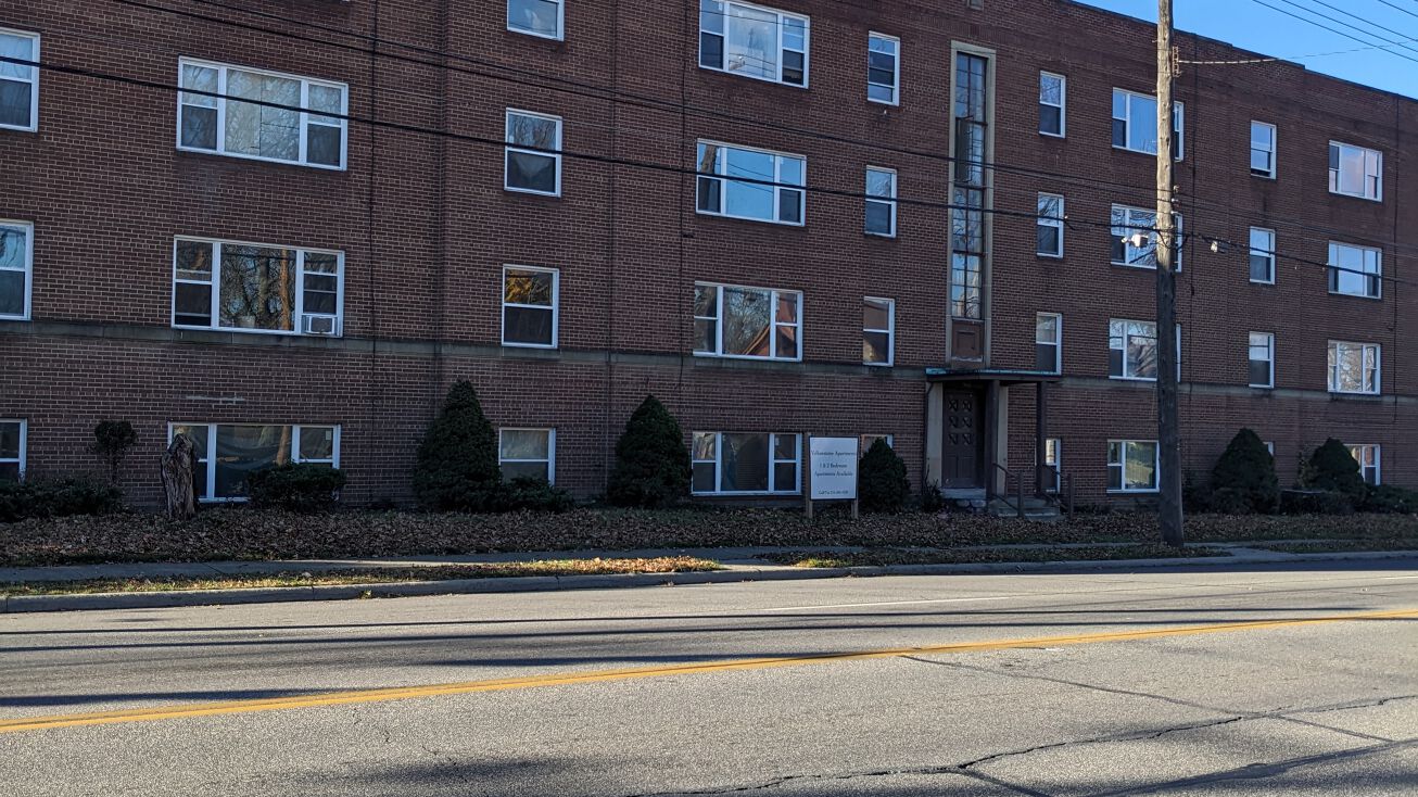 2360 Noble Rd, Cleveland Heights, OH 44121