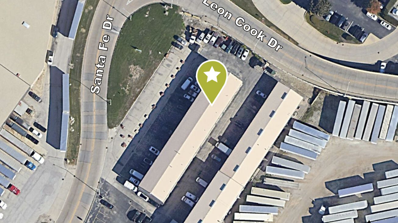 7097 Santa Fe Dr, Hodgkins, IL 60525