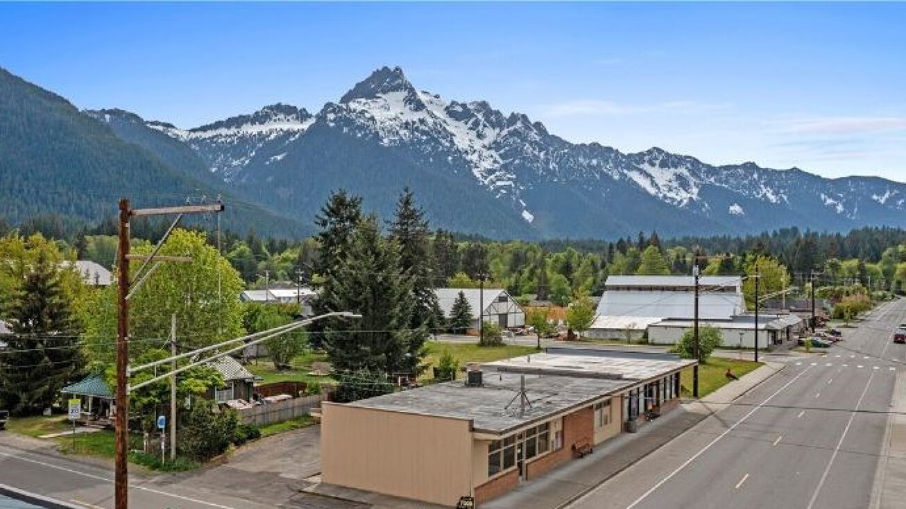 1075 Darrington St, Darrington, WA 98241