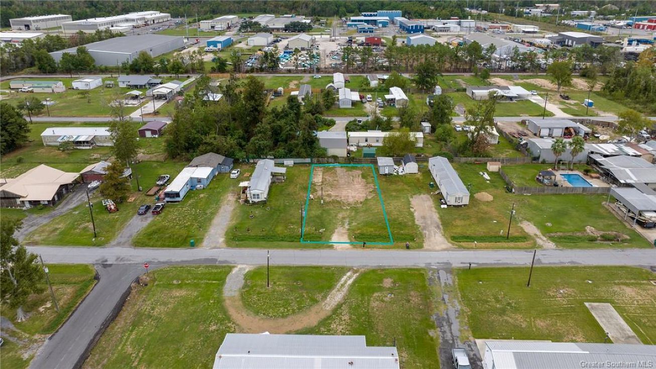 2404 Gaylynn Dr, Sulphur, LA 70665