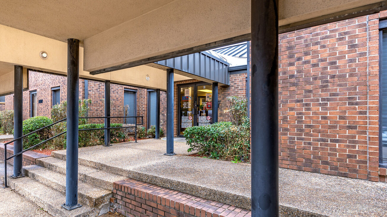 1701 N Hampton Rd, DeSoto, TX 75115