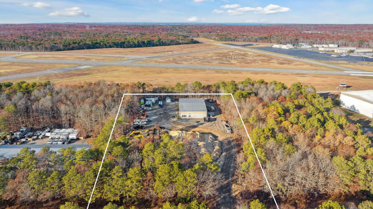 54 Industrial Rd, Wainscott, NY 11975