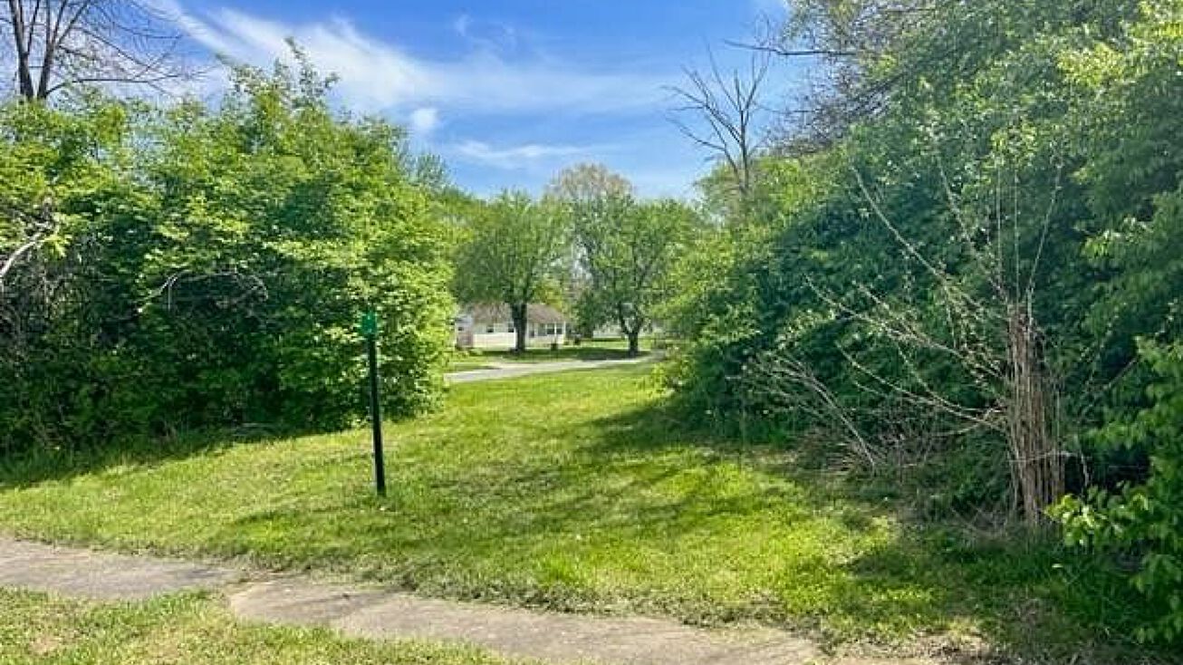 4840 Porterfield Dr, Dayton, OH 45417