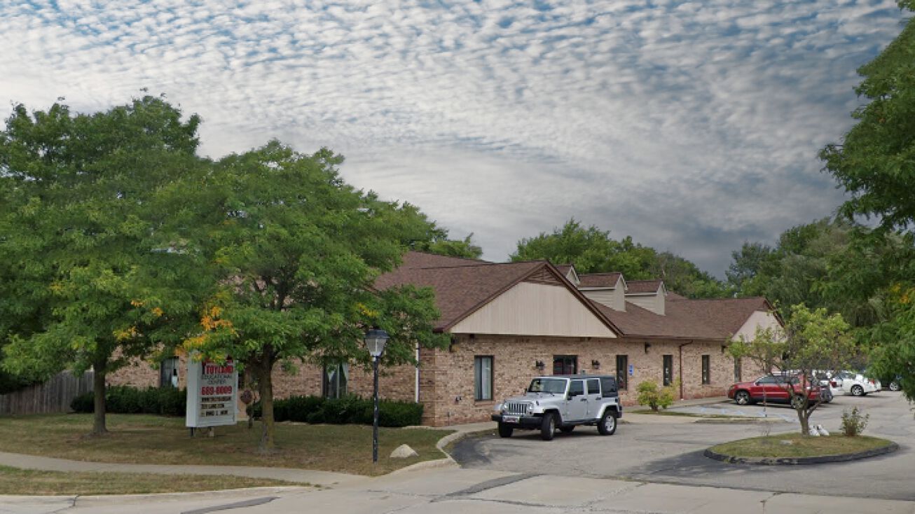 885 E Long Lake Rd, Troy, MI 48085