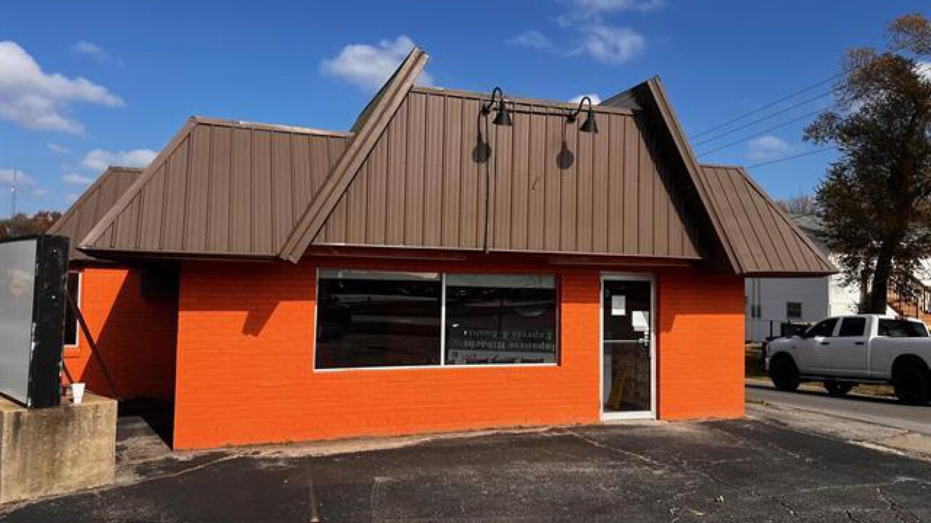 1101 S Commercial St, Harrisonville, MO 64701