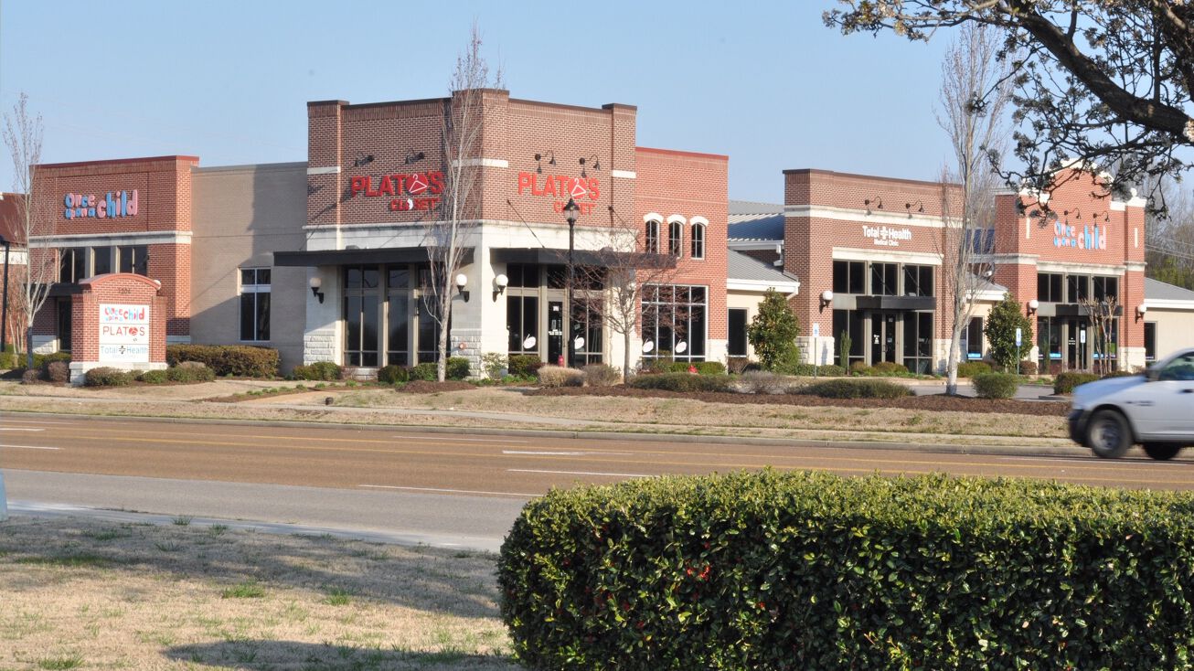 1204 W Poplar Ave, Collierville, TN 38017