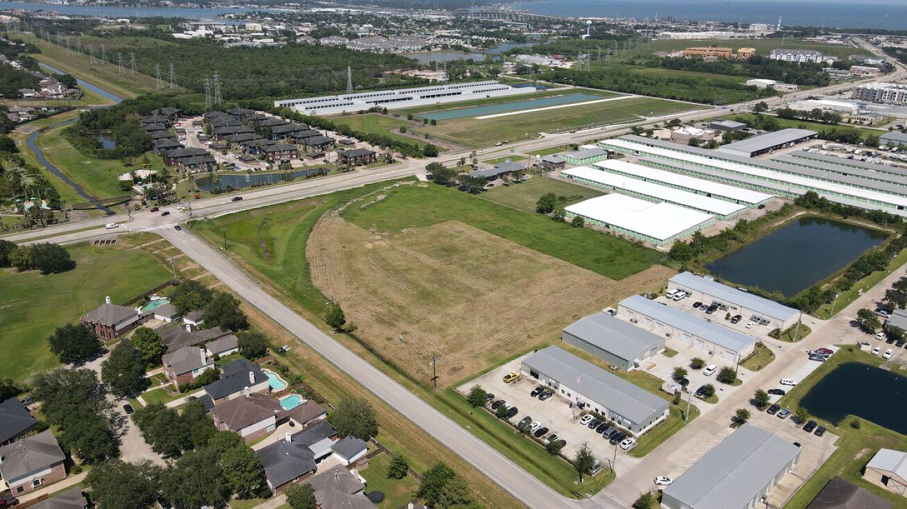 531 Columbia Memorial Pkwy, Kemah, TX 77565