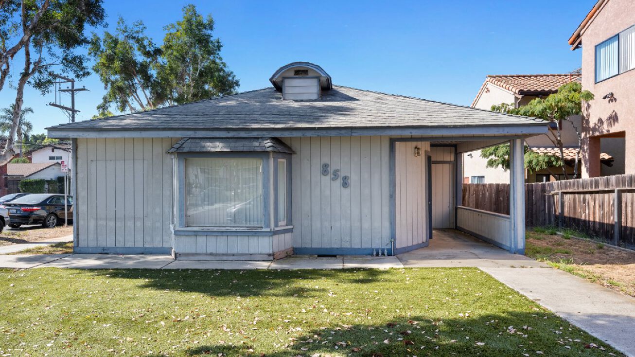 858 2nd St, Encinitas, CA 92024