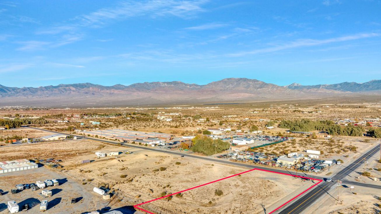 30 E Mesquite Ave, Pahrump, NV 89060