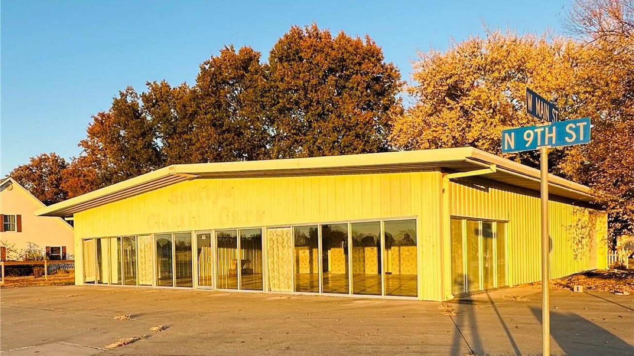 302 N 9th St, Arma, KS 66712