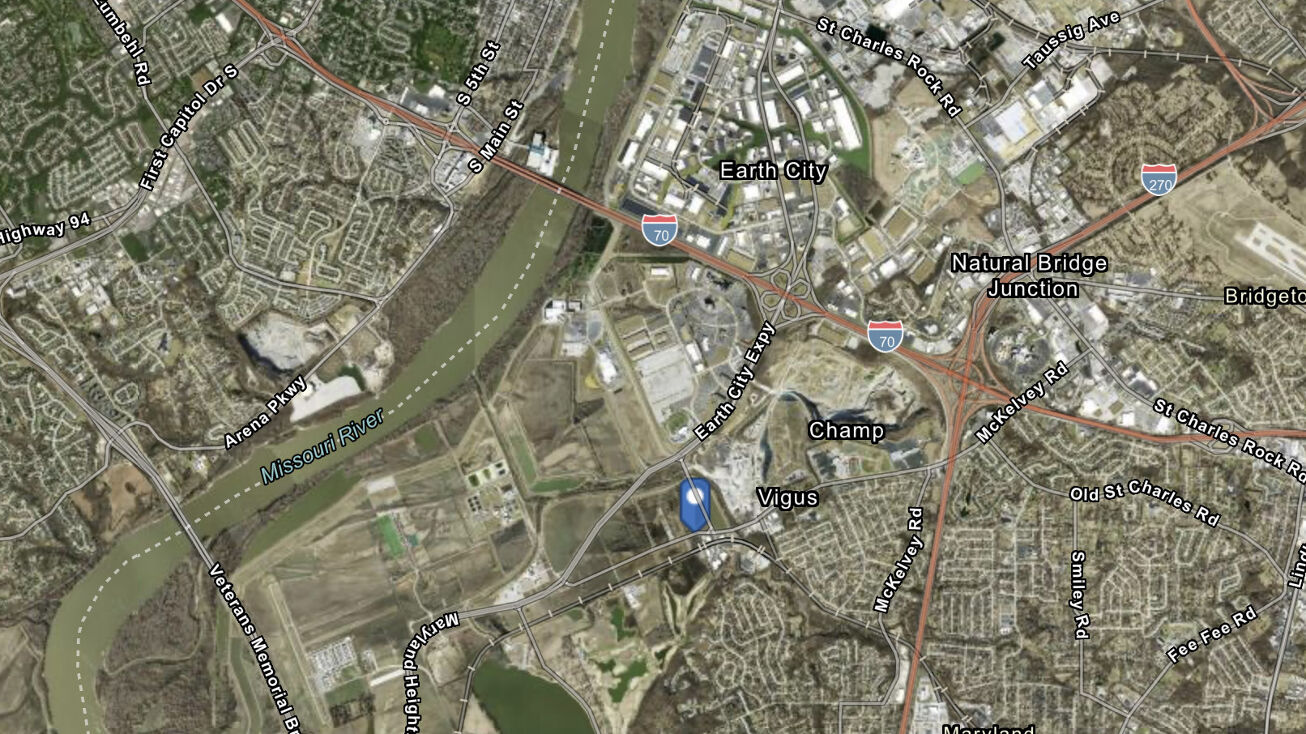 2175 Creve Coeur Mill Rd, Maryland Heights, MO 63043