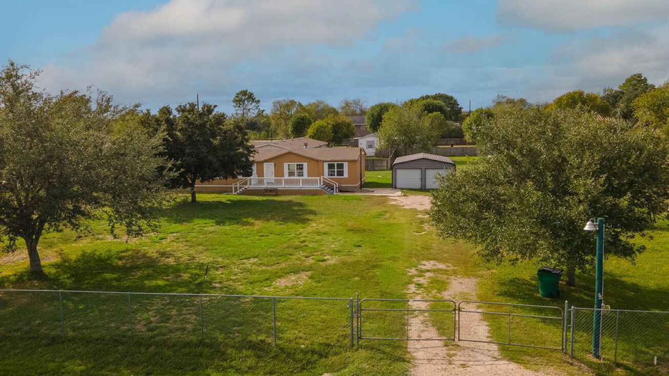 9510 Puritan Way, Rosharon, TX 77583