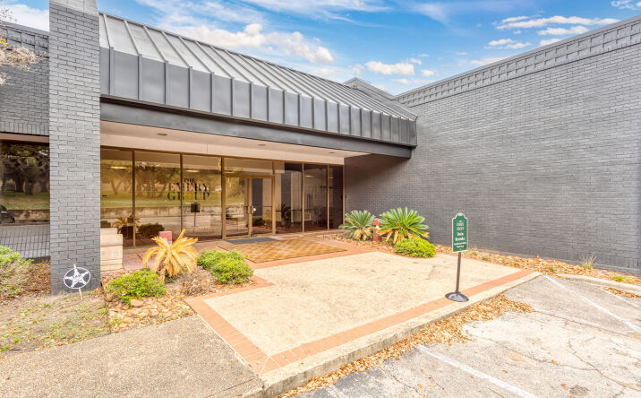 Pictures of Office property located at 5717 Northwest Pkwy, San Antonio, TX 78249 for sales - image #1