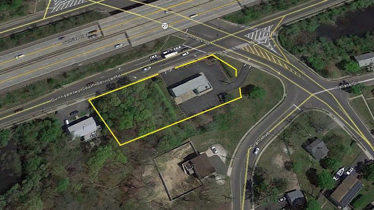 2300 Sunrise Hwy, Islip, NY 11751