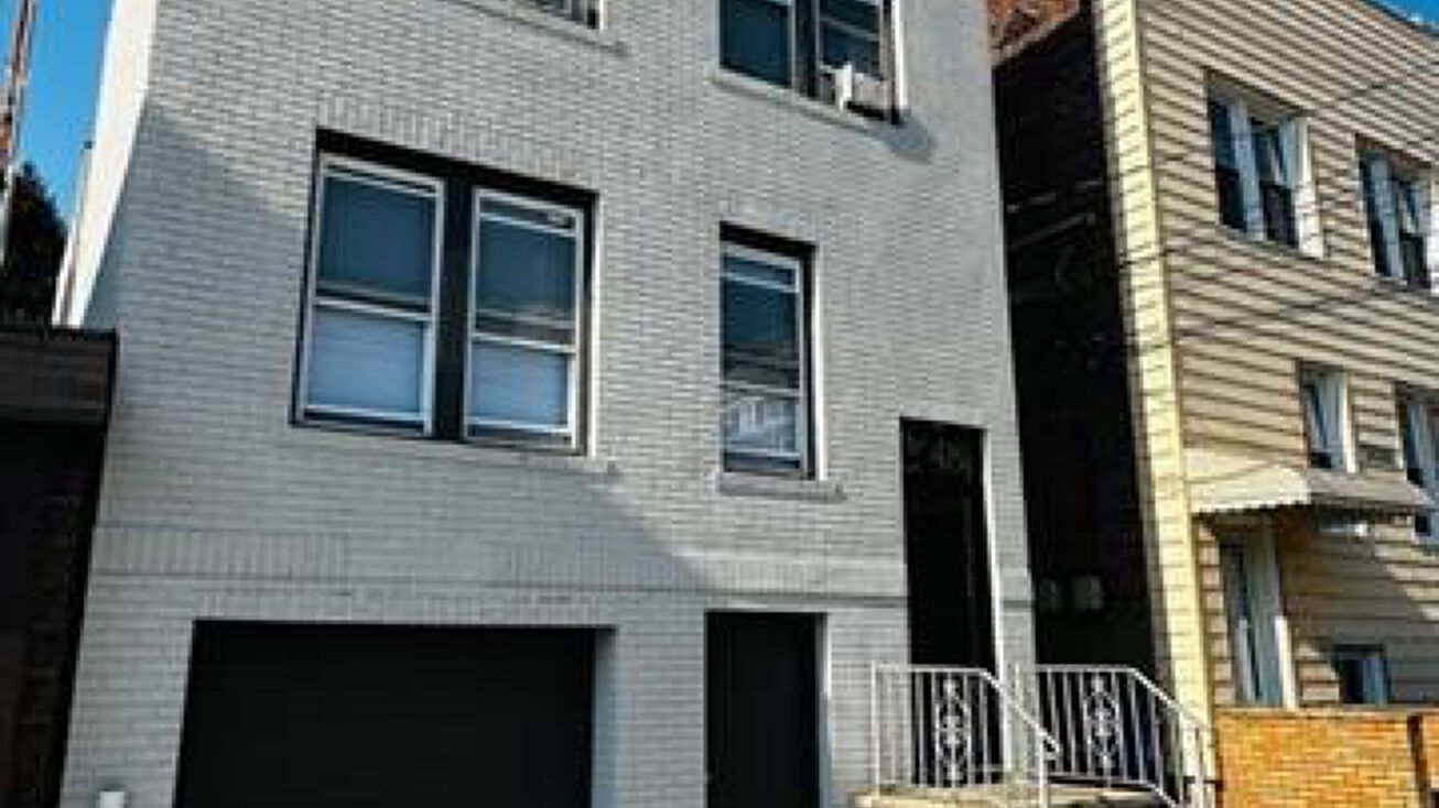 48 E 29th St, Bayonne, NJ 07002