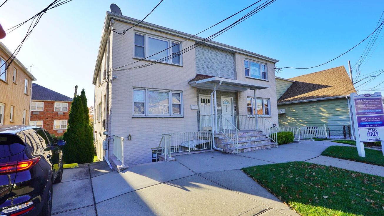1368 Clove Road, Staten Island, NY 10301