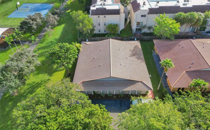 Pictures of Multifamily property located at 3775 NW 116th Ter, Coral Springs, FL 33065 for sales - image #1