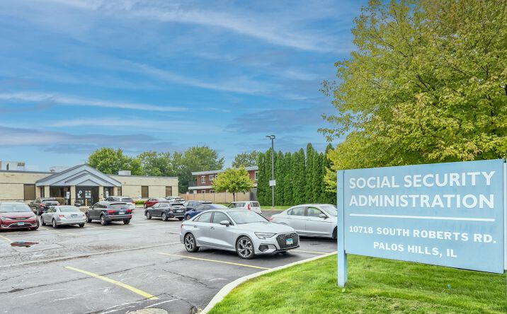 Pictures of Office property located at 10718 S Roberts Rd, Palos Hills, IL 60465 for sales - image #1