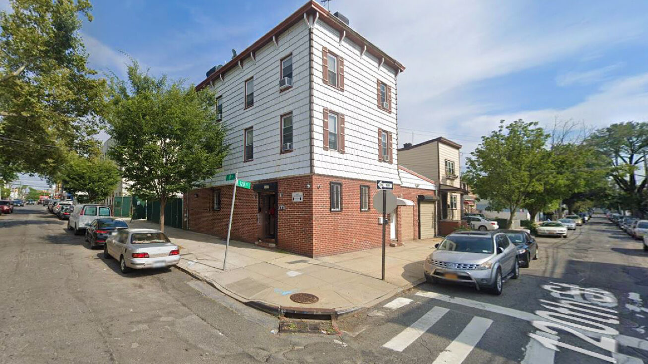 1801 120th St, Queens, NY 11356