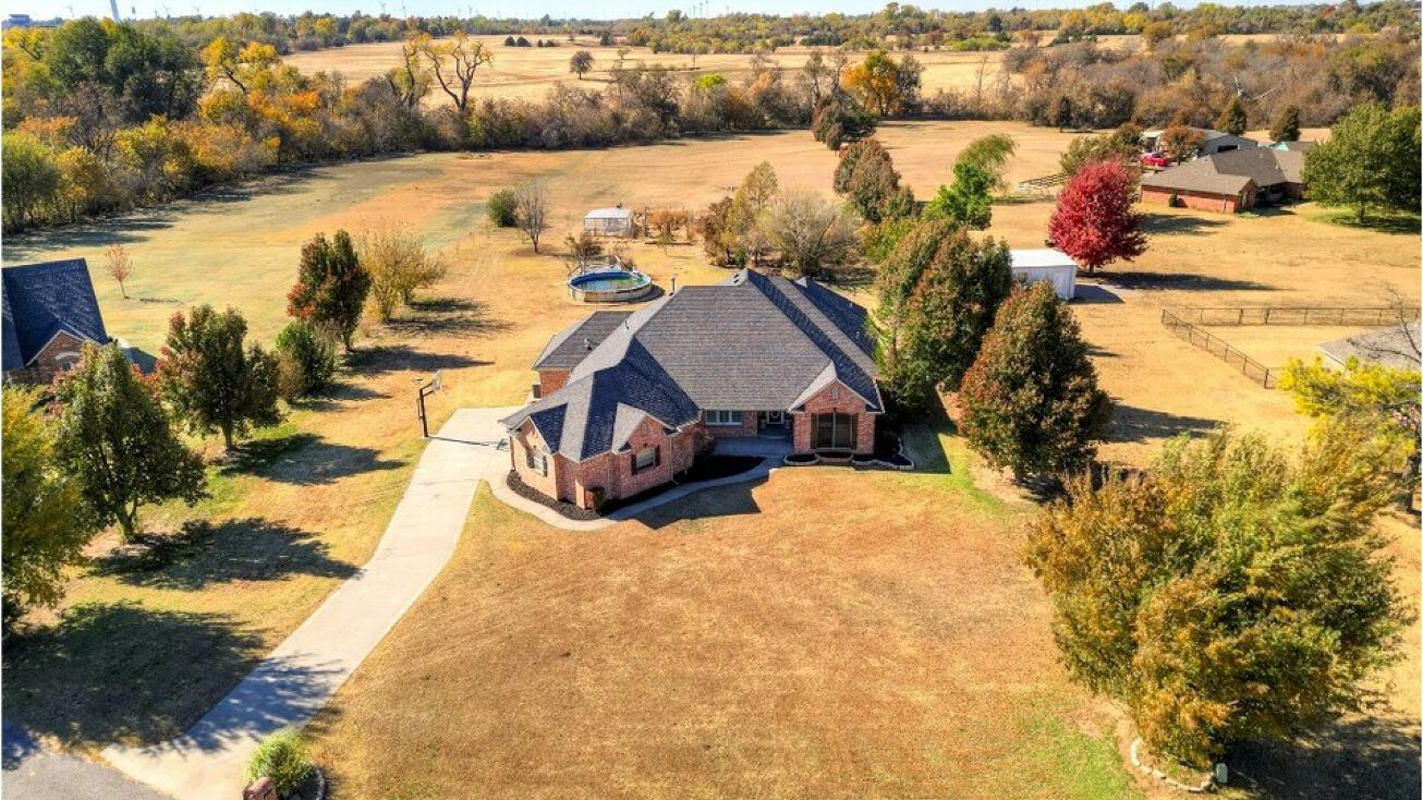 615 Juniper Ln, Tuttle, OK 73089