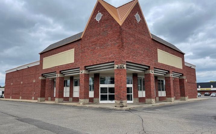 Pictures of Office property located at 15255 17 Mile Rd, Clinton Township, MI 48038 for sales - image #1