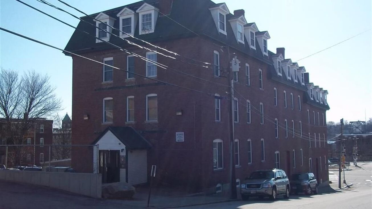 82 W Brook St, Manchester, NH 03101