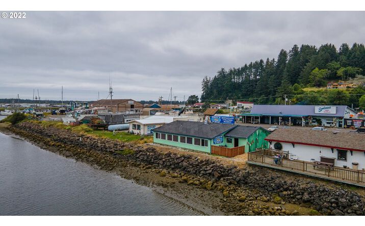 Pictures of Retail property located at 142 Bayfront Loop, Winchester Bay, OR 97467 for sales - image #1