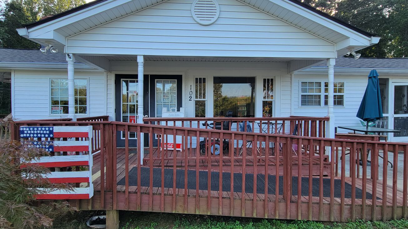 102 Clarks Bridge Rd, Gainesville, GA 30501