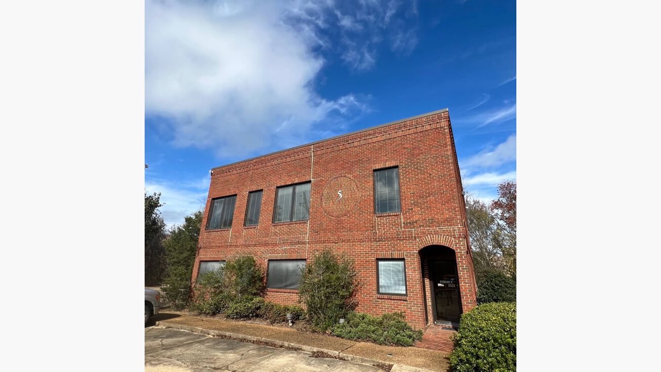 5 Lakeland Cir, Jackson, MS 39216