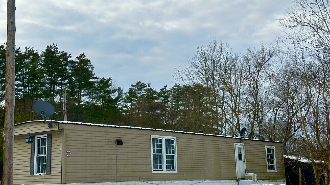 213 River St, Warrensburg, NY 12885