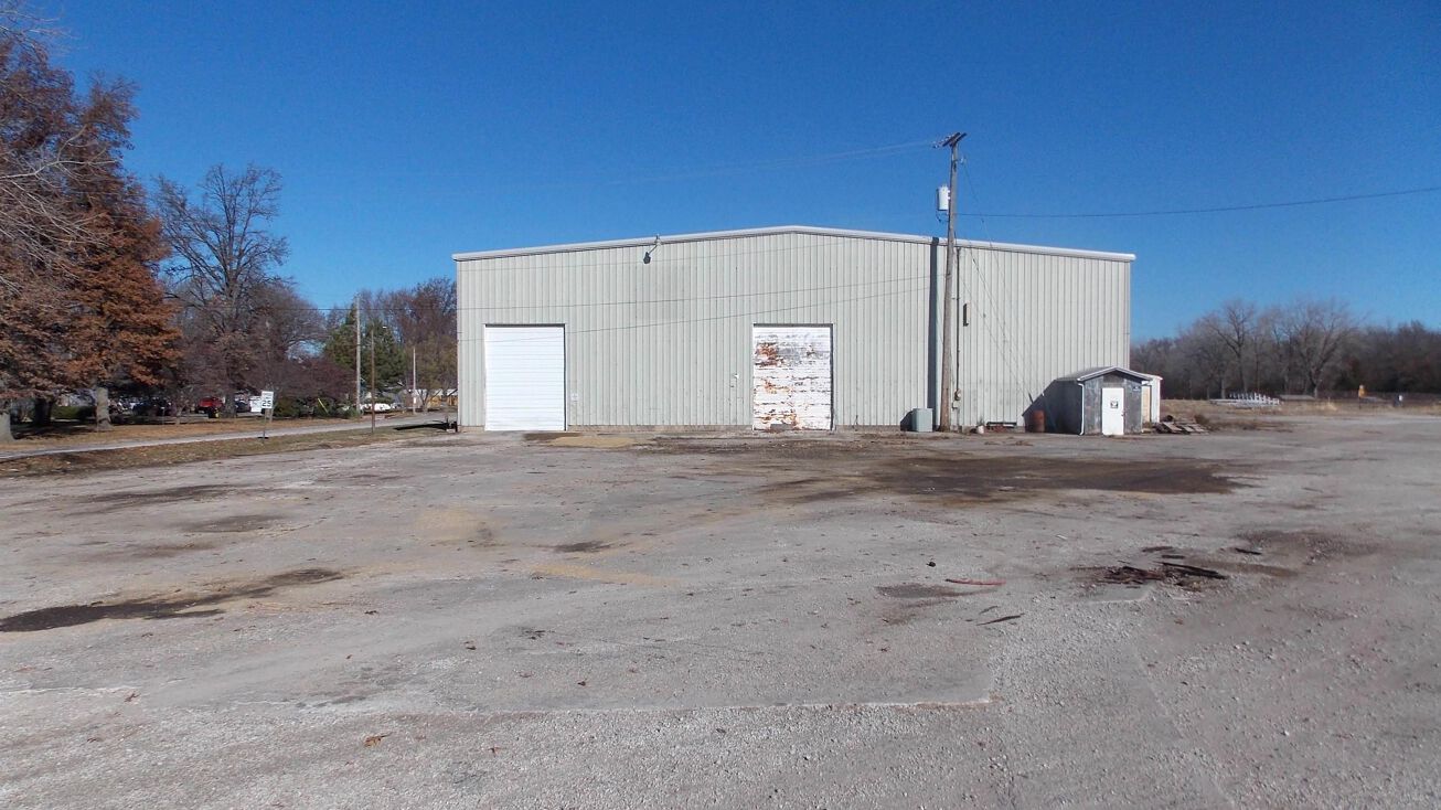 901 MADISON Avenue, Sandoval, IL 62882