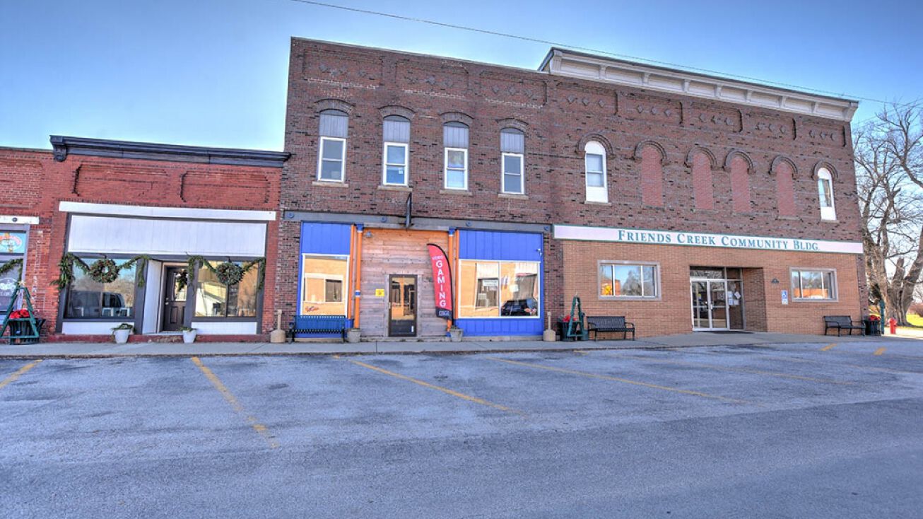 113 E Elm St, Argenta, IL 62501