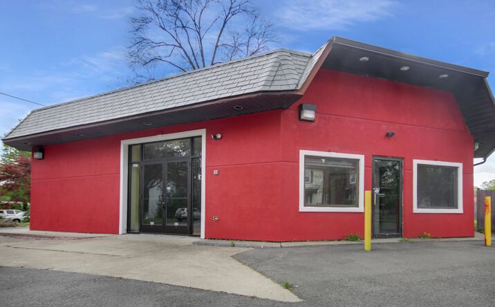 Pictures of Retail property located at 627 3rd St, Belvidere, NJ 07823 for sales - image #1