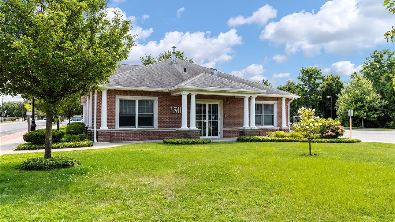 150 Higbie Ln, West Islip, NY 11795