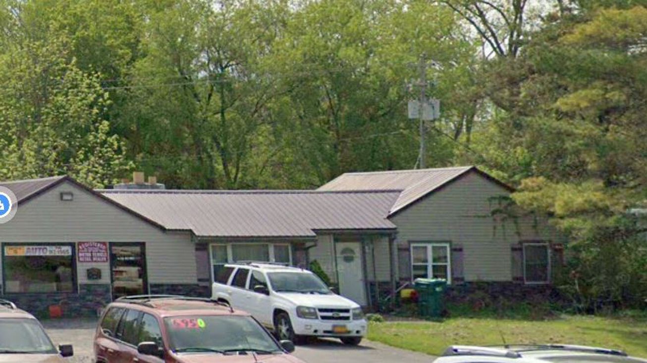 8364 Lewiston Rd, Batavia, NY 14020