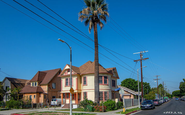Pictures of Multifamily property located at 1703 Toberman St, Los Angeles, CA 90015 for sales - image #1