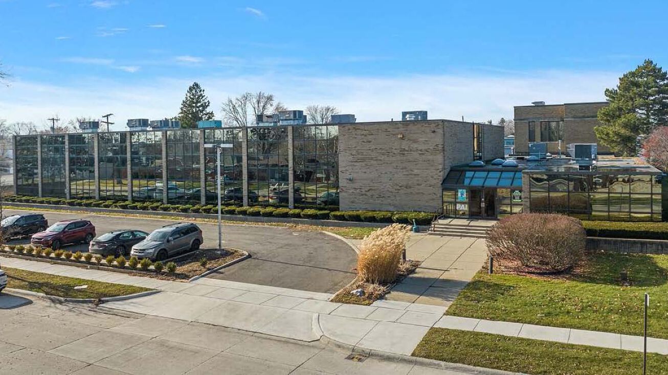 17200 E 10 Mile Rd, Eastpointe, MI 48021