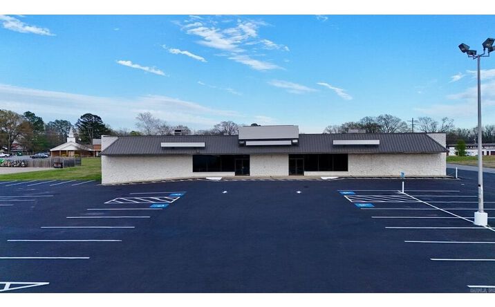 Pictures of Retail, Mixed Use property located at 428 S James St, Jacksonville, AR 72076 for sales - image #1