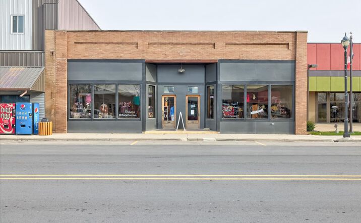 215 S Main St, Woodward, IA 50276