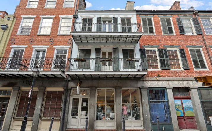 Pictures of Retail property located at 235 Chartres St, New Orleans, LA 70130 for sales - image #1