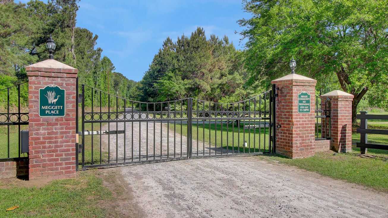 4809 Walking Horse Road, Meggett, SC 29449