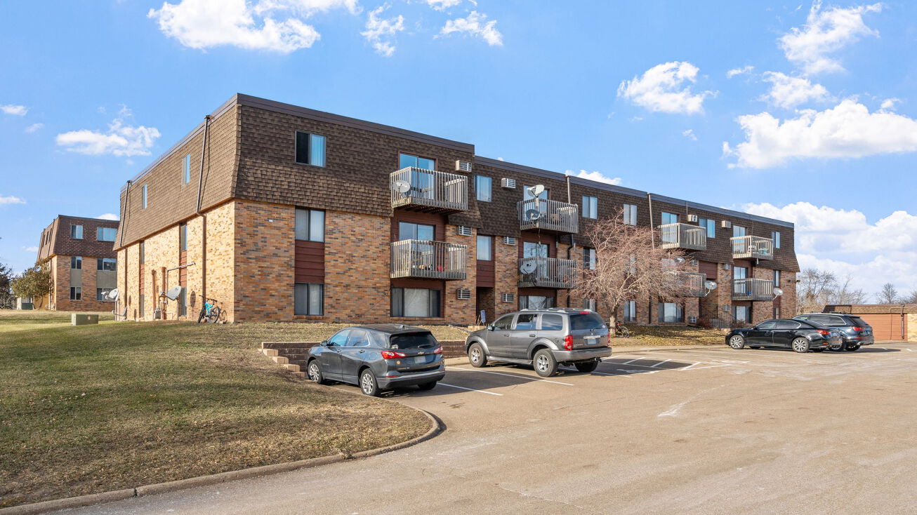 615 E 7th St, Monticello, MN 55362